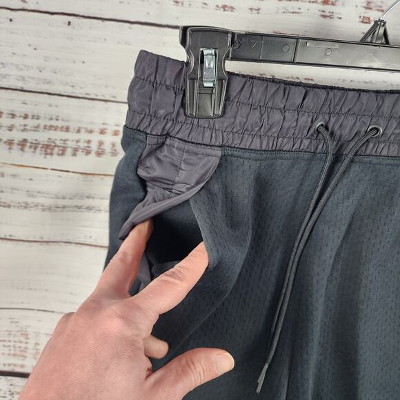 Ultra Rare Nike Tech Pack Sample Shorts 655323 Black Longline Men’s M NWT 2017 - Picture 5 of 9